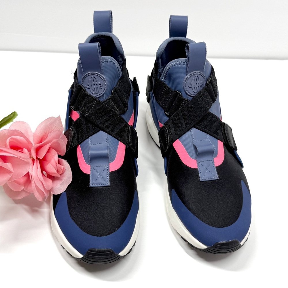 Nike Shoes Womens 9 Air Huarache City Athletic Sneaker Black Pink Blue